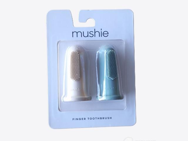 Mushie cepillo de dientes de dedo